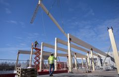 Inom samhällsfastigheter är andelen trä som störst. Lillsidanskolan i Enköping är en av många nya skolor som byggs med stomme i trä.