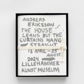 Den vinnande boken är utställningskatalogen för ”The house leans but the curtains hang straight” på Lillehammers konstmuseum.