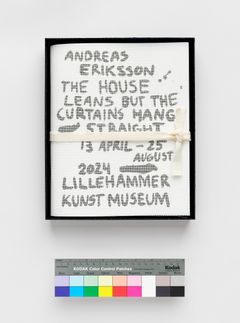Den vinnande boken är utställningskatalogen för ”The house leans but the curtains hang straight” på Lillehammers konstmuseum.