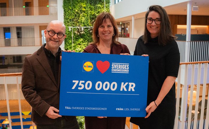 Jonas Rydberg, generalsekreterare på Sveriges Stadsmissioner, Anneli Bylund, hållbarhetschef på Lidl Sverige och Anett Widegreen, kategorichef frukt och grönt på Lidl Sverige.