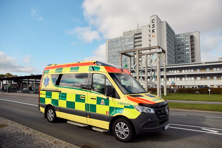 – När man ringer 112 befinner man sig i sitt livs kanske mest utsatta situation. Då ska man kunna lita på att hjälpen kommer snabbt och att vården håller hög kvalitet, oavsett var i Skåne man bor, säger Alexandra Thomasson, regionråd för Vänsterpartiet.