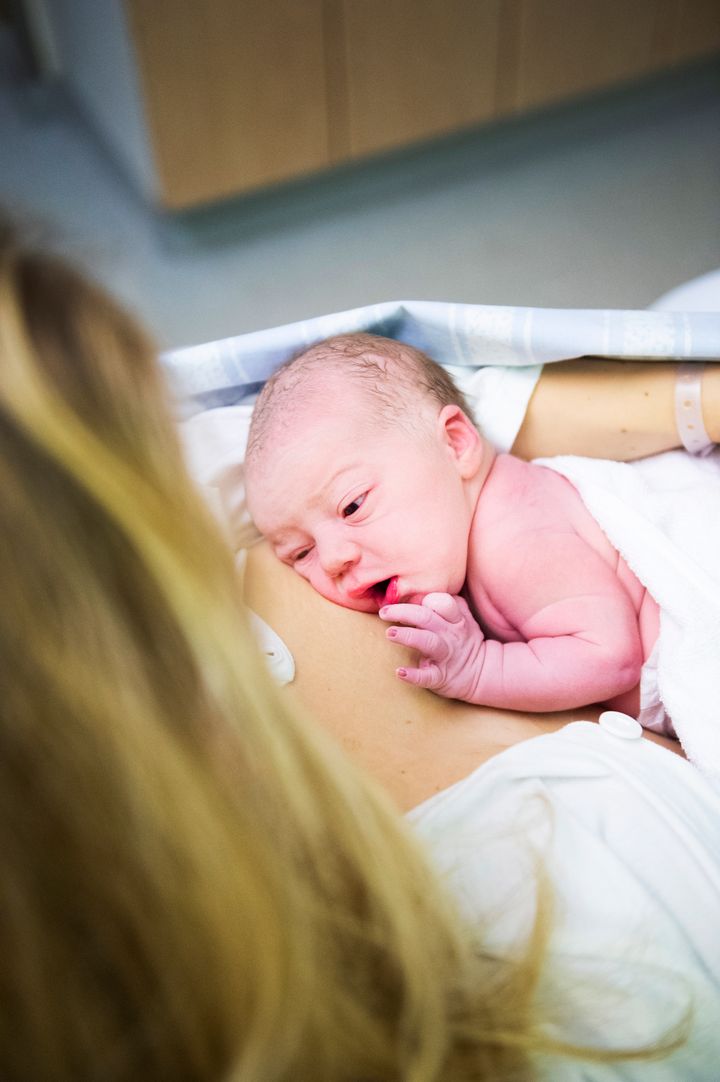 Att som regionstyret gör kräva besparingar på 150 miljoner och samtidigt tala om prioriteringar av kvinnosjukvården är inte trovärdigt. Vänsterpartiet menar att förändringen i förlossningsavdelningens arbetssätt är ett svek mot både personalen och alla kvinnor som ska föda i Malmö.