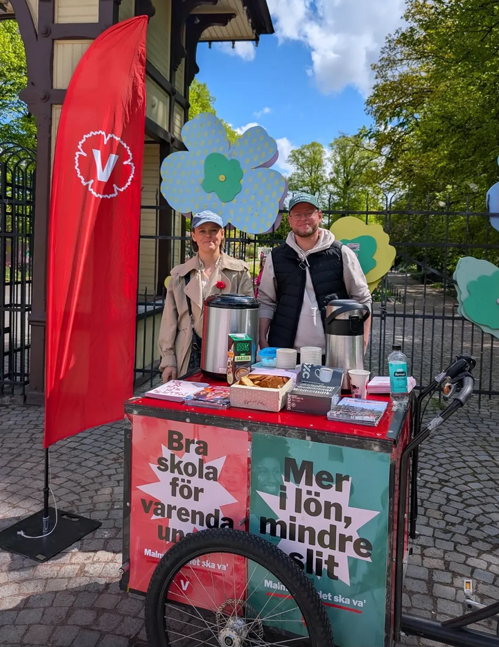Malmö som det ska va. Kaffe & Politik utanför Folkets Park.