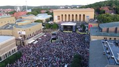 Arkivbild: Publikhav framför scenen på Götaplatsen under Göteborgs Kulturkalas 2017.
