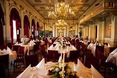 Det kommer dukas upp till kalas i Stora Börssalen.