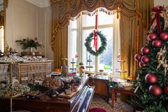 Stjärnkocken Gustav Trägårdh bjuder in till julbord på Dicksonska Palatset.
