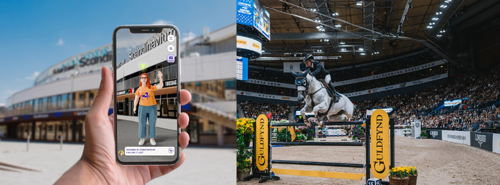 En hand håller en mobiltelefon med en AR-app som visar en person i orange tröja, med en byggnadsfasad i bakgrunden. Till höger syns en ryttare på en häst som hoppar över ett hinder i en fylld arena.