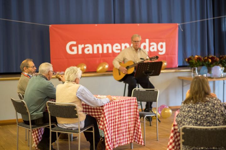 Svenska Postkodlotteriet firar Grannens dag med inspiration, kunskap – och vinster. Tidigare samma vecka delades den första Grannens dag-vinsten ut i Torsås.