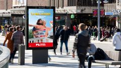 Postkodlotteriets nya logga presenteras i samband med kampanjen 1,6 miljarder anledningar att älska dina grannar.