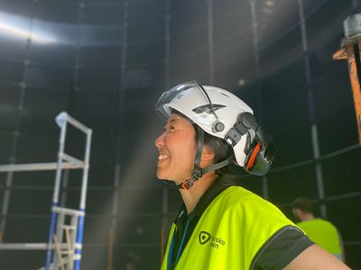 Anna Lövsén, vd Svensk Biogas och affärsområdeschef Biogas Tekniska verken, inne i rötkammaren