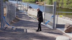 Mile Elez, ordf. MSS, klipper det blåa bandet och fiskvägen är invigd