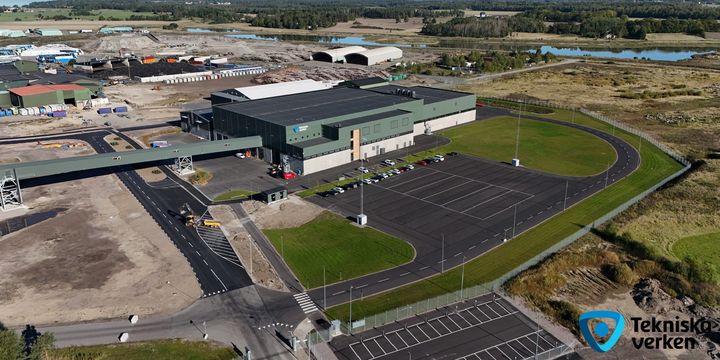 Drönarbild på Tekniska verkens nyinvigda sorteringsanläggning på Gärstadområdet i Linköping.