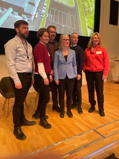 Från vänster: Kristian Elisson, anläggningschef Tekniska verken, Jenny Sahlin, forskare Profu, Charlotte Billgren, hållbarhetschef Tekniska verken, Conny Udd, vd Tekniska verken, Johan Kuylenstierna, gd Naturvårdsverket, Synnøve Daltveit, vd Norsk Gjenvinning Downstream