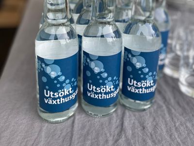 Koldioxid går från utsläpp till kolsyra i läsk.