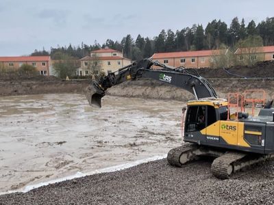 Arbetet med det nya dagvattenmagasinet i Tunvallaparken pågår. Magasinet ska stärka dagvattensystemet och minska risken för översvämningar.