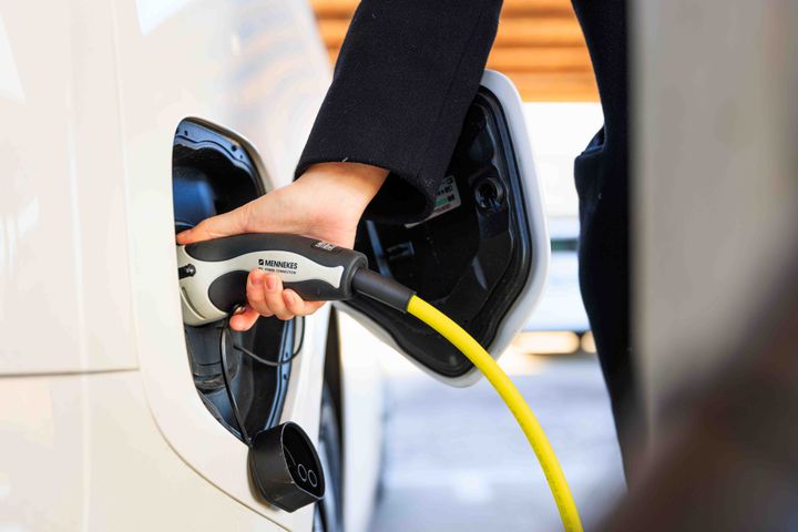Genom investeringar i elnätet skapar Tekniska verken exempelvis förutsättningar för mer laddinfrastruktur och ett transportsystem med lägre klimatpåverkan.