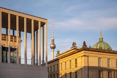 Berlins museumsö med James Simon galleriet, Altem Museum, Tv-tornet och Domkyrkans kupol