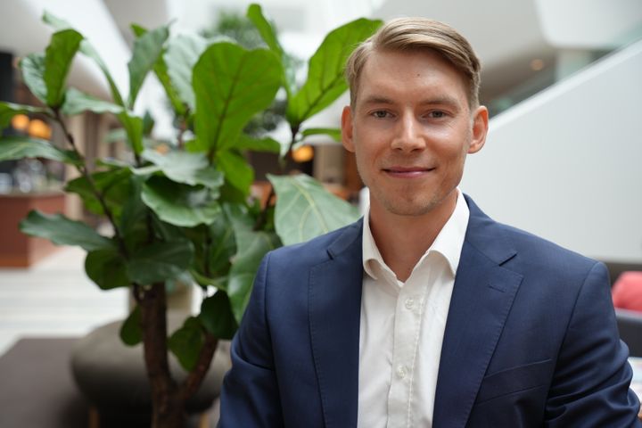 Att nästan var tredje lantbrukare tror att politiska beslut kommer påverka verksamheten negativt måste vara en alarmklocka för regeringen”, säger Joakim Wirén chefsekonom Gröna arbetsgivare