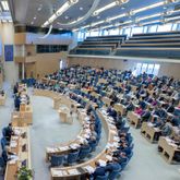 De gröna näringar måste undantas från höjt lönekrav när riksdagen röstar idag
