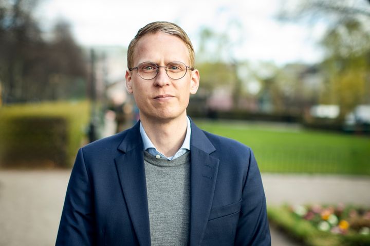 "Våra medlemsföretags faktiska prishöjningar är mer återhållsamma än vad som ofta framställs. När djursjukvårdspriser diskuteras i media är det ofta utvecklingen av försäkringsbolagens skadekostnad som är i fokus, men det är något annat än våra prishöjningar", säger Pekka Lähdekorpi, ordförande i Svensk Djursjukvård.
