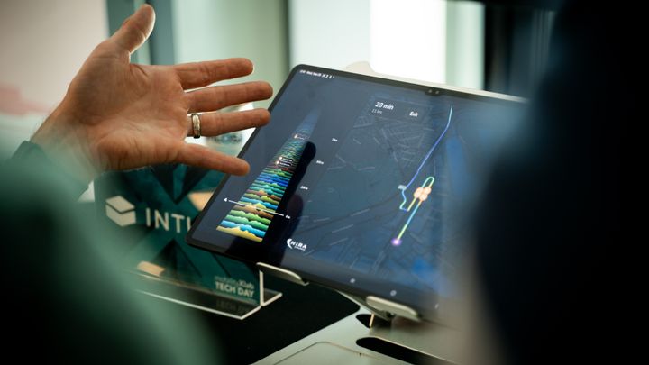 Sju nya startupbolag har antagits till MobilityXlabs samarbetsprogram. Bilden är tagen under MobilityXlabs Tech Day, där startupbolagen visar upp sina valideringsprojekt tillsammans med partners.