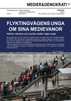 Bild av rappportens framsida med flyktingar som köar