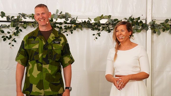 Sveriges  arméchef generalmajor Jonny Lindfors och  Katarina Brud, verksamhetschef på Defence xLab.