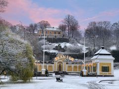 Hazeliusporten på Skansen i vinterlandskap