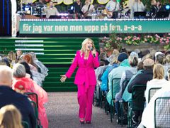 Pernilla Wahlgren sjunger på Allsång på Skansen