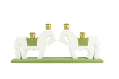 Ljusstake Parhäst, tillverkad och handmålad av familjen Lindqvist i Blekinge, 1499 kronor. Finns i flera färgsättningar.