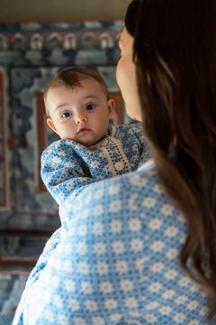 Skansenbutikens kollektion i ull växer – nu lanseras koftor i bebisstorlek.