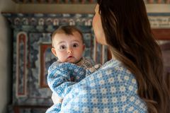 Skansens kollektion i ull växer – nu lanseras koftor i bebisstorlek.