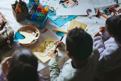 Under lovet blir det påskpyssel.