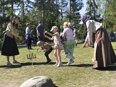 Lek tillsammans som förr i tiden.