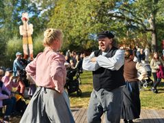 Skansens folkdanslag höstmarknaden