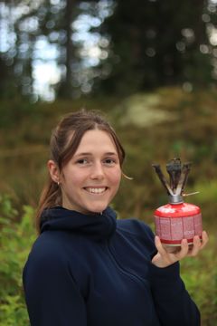 Maja Lind tilldelas examenspris högskoleingenjörsutbildning till Christopher Polhems minne för sitt arbete ”Vidareutveckling av lättviktsgaskök för ökad vindtålighet”.