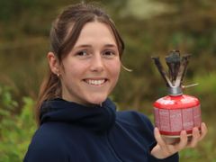 Maja Lind tilldelas examenspris högskoleingenjörsutbildning till Christopher Polhems minne för sitt arbete ”Vidareutveckling av lättviktsgaskök för ökad vindtålighet”.