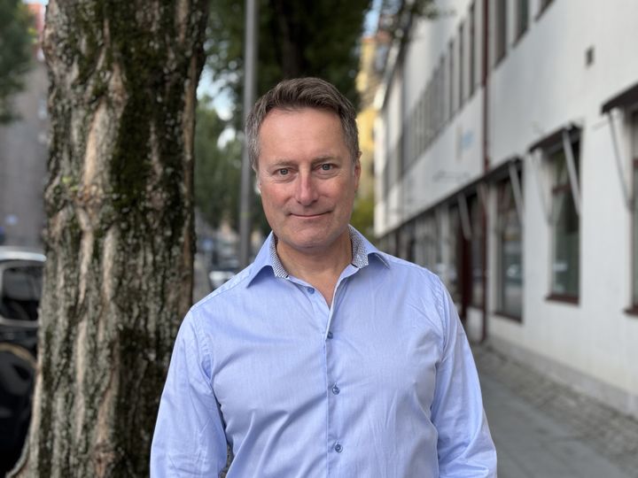 Mats Karlsson tilldelas Polhemspriset 2025 för banbrytande innovationer inom internetuppkoppling i kollektivtrafiken.