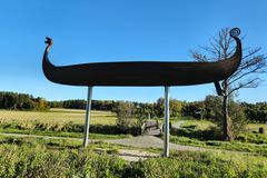 Vikingabåten Åfare intill Barockparken, Runby. Foto: Daniel Jansson, Upplands Väsby kommun