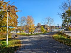 Gång- och cykelvägen på västra sidan om järnvägen, i höjd med Bankes bro.