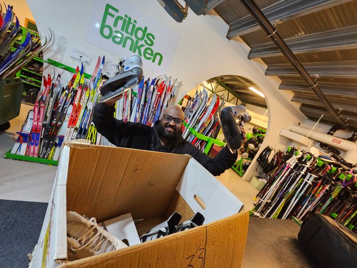 Snart går flyttlasset till Väsby centrum. Enhetschef Yacin Yacin har mycket att packa - och allt går inte ned i flyttkartonger...