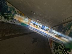 Musiktunneln under Mälarvägen fick sin utsmyckning 2022. Tunneln binder ihop Stallgatan med Arkadstråket och är en viktig knutpunkt för att ta sig vidare inom centrala Väsby.