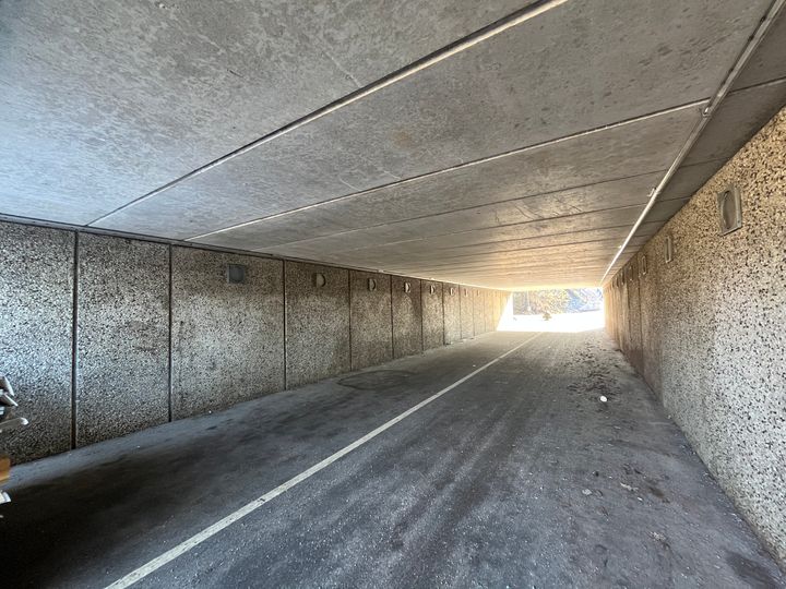 Kom och se förvandlingen! De gråtrista väggarna i tunneln intill korsningen Mälarvägen/Husarvägen är snart ett minne blott. Snart dekoreras väggarna på temat idrott. Målet är att skapa en tryggare miljö för passerande.