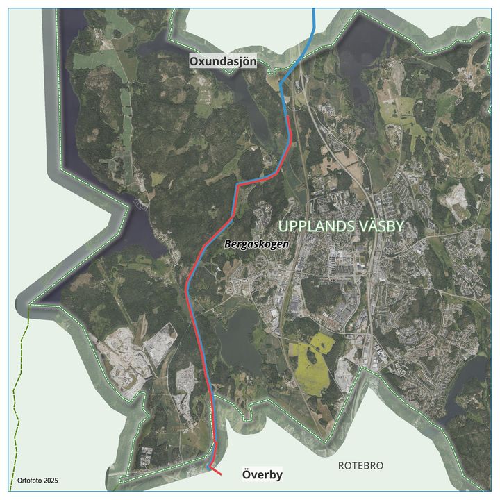 Kartan visar Trafikverkets och Svenska Kraftnäts planerade ledningssträcka genom Upplands Väsby kommun. Linjedragningen passerar området Bergaskogen. Närmare teckenförklaringar finns i separat bild i pressmeddelandet.