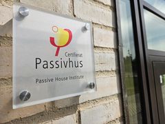 Virahallen är den femte hallen i landet med Passivhus Classic-standard. Den lägre energianvändningen förväntas ge tydliga effekter jämfört med befintliga sporthallar efter några års drift.