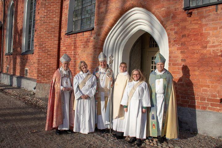 Biskop emeritus Jonas Jonson, diakon Sanna Laukkanen, biskop Johan Dalman, pastorsadjunkt Anna Brannius, diakon Sara Fintling och biskop emeritus Hans-Erik Nordin.