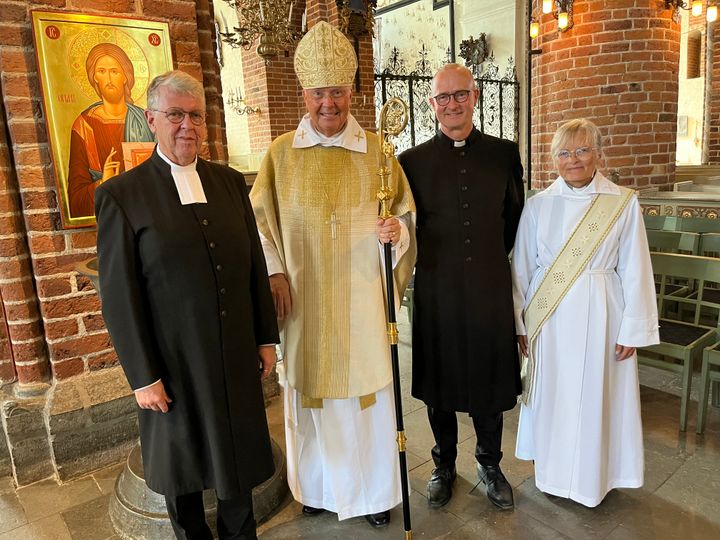 Hans Boije och Michael Nausner välkomnades som nya präster i Strängnäs stift av biskop Johan Dalman. Det skedde på torsdagen i en mässa i Strängnäs domkyrka. Medverkade gjorde även diakon Åsa Gruffman.