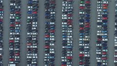 Bilar i långa rader