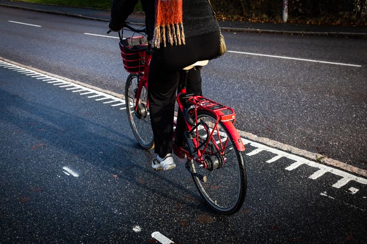 Västtrafik söker nu 400 personer i 14 olika kommuner som vill cykla i vinter.