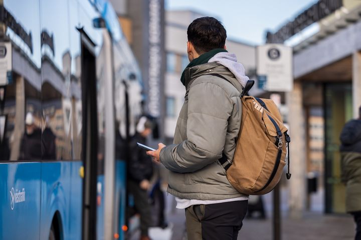 Den 18 augusti går kollektivtrafiken över till ordinarie tidtabell, vilket innebär tätare turer i kollektivtrafiken.
